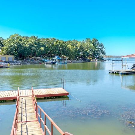 Lakefront Dock Fire Pit Sleeps 8 Villa Nocona Kültér fotó